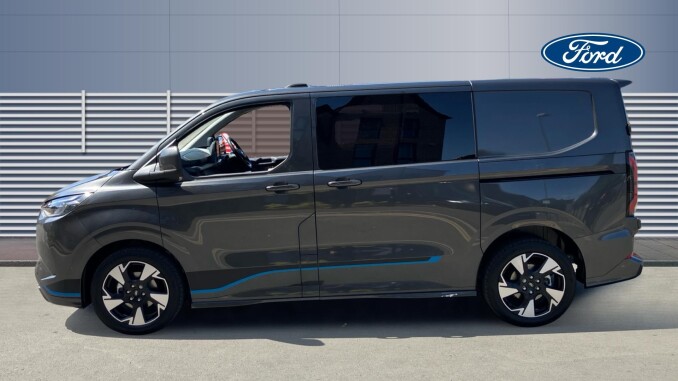 Ford Transit Custom 320 L1 Petrol Fwd 2.5 PHEV 232ps H1 Double Cab Van Sport Auto - Image 4